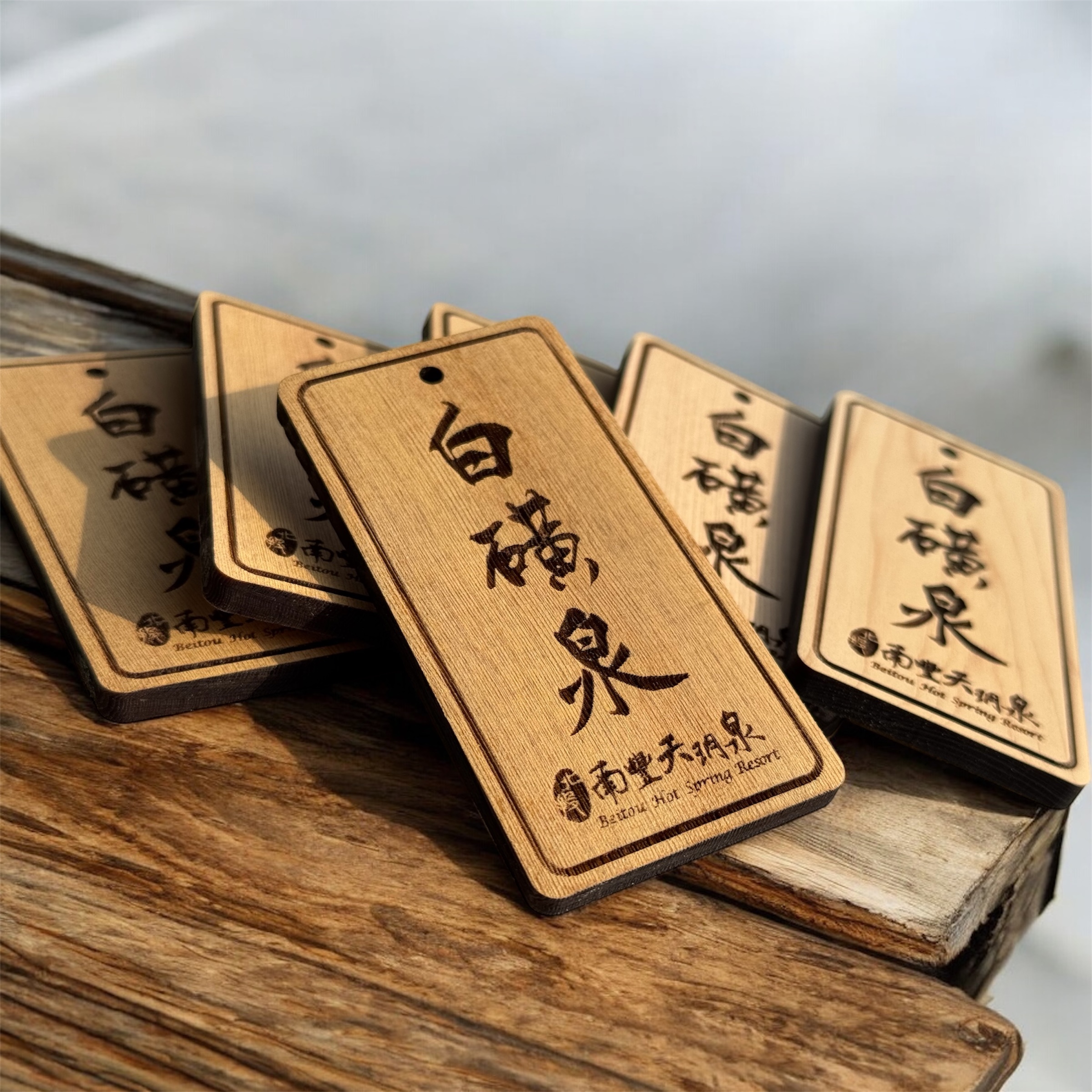 為什麼刻出來字特別黑?台灣檜木標牌實錄:天然油脂顯色解析 67 為什麼刻出來字特別黑?台灣檜木標牌實錄:天然油脂顯色解析